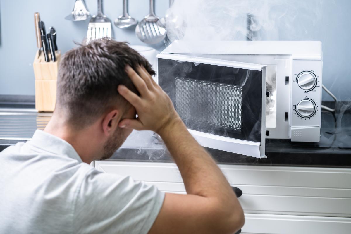 Alimentos que nunca debes recalentar en el microondas